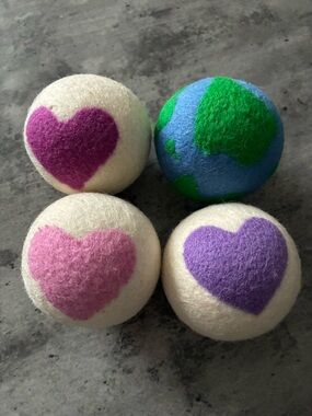 NWOT Set of 4 Wool Dryer Balls with Hearts and Earth Design